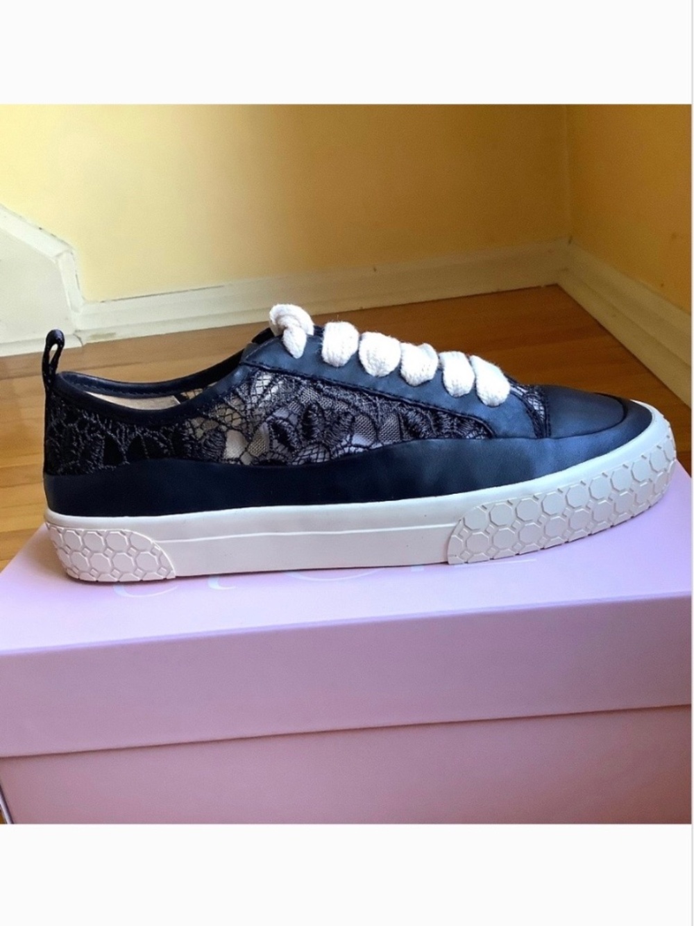 Louise et  Cie Lo Boyana Leather Lace Crochet Sneaker Black SZ 9